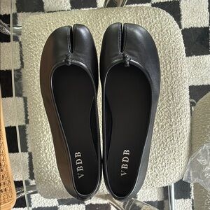 Black Tabi flats